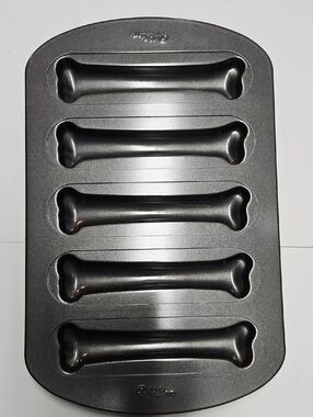 Wilton  Bone-Shaped Pan - 5 Cavities